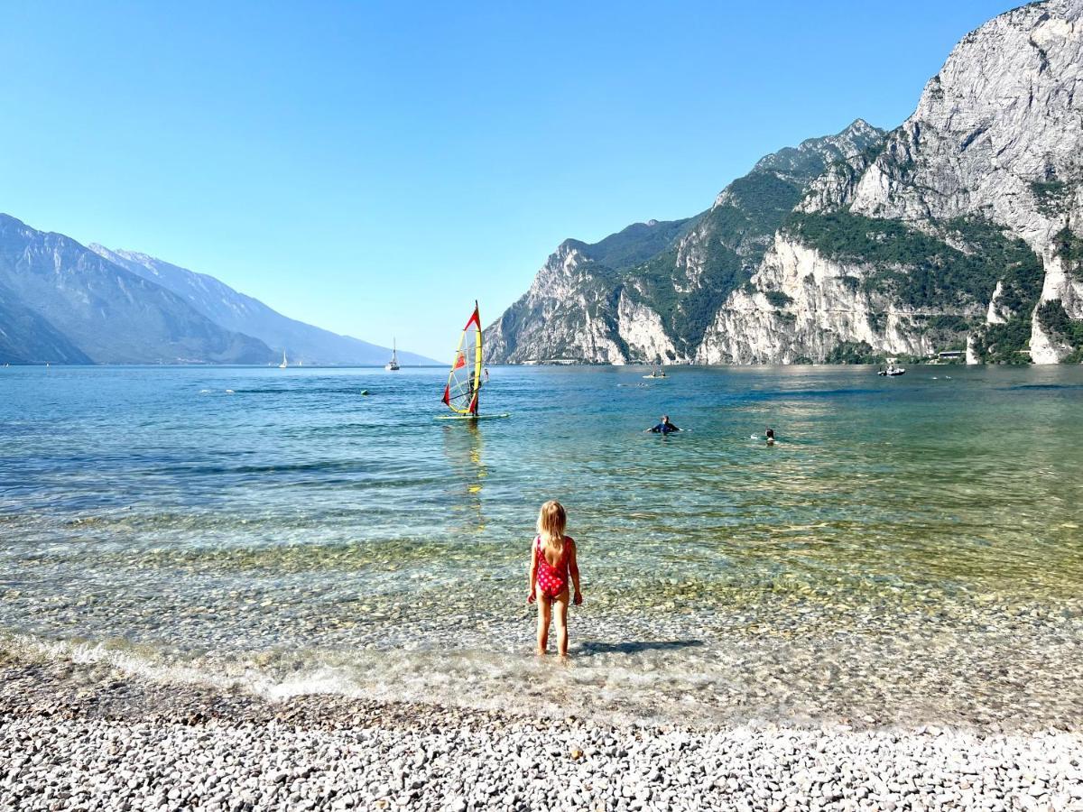 G-House Modernes Apartment Mit Tollem Ausblick Riva del Garda Luaran gambar