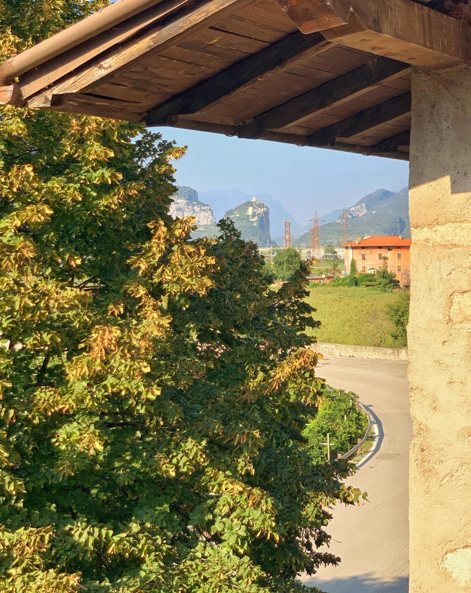G-House Modernes Apartment Mit Tollem Ausblick Riva del Garda Luaran gambar