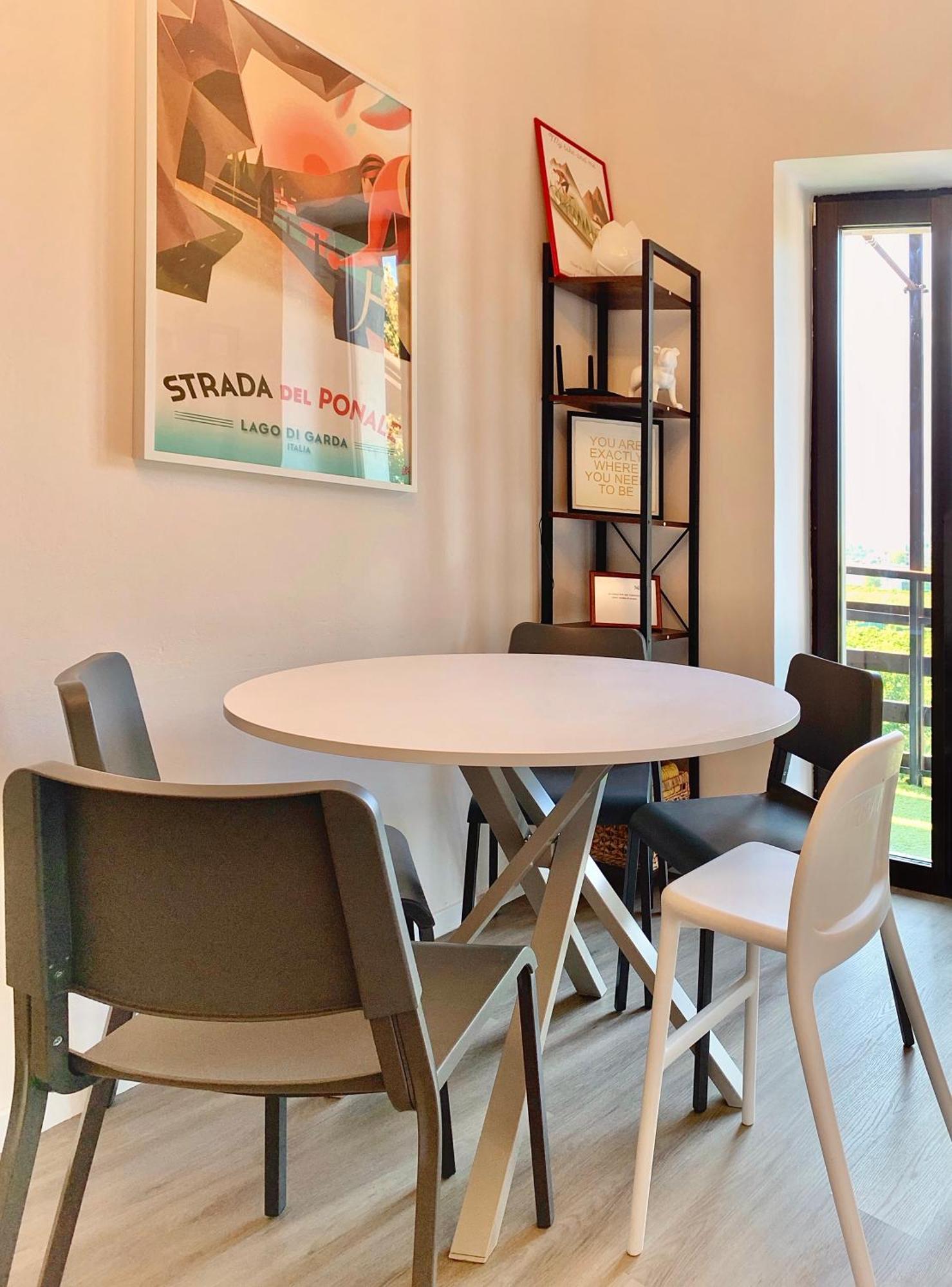 G-House Modernes Apartment Mit Tollem Ausblick Riva del Garda Luaran gambar