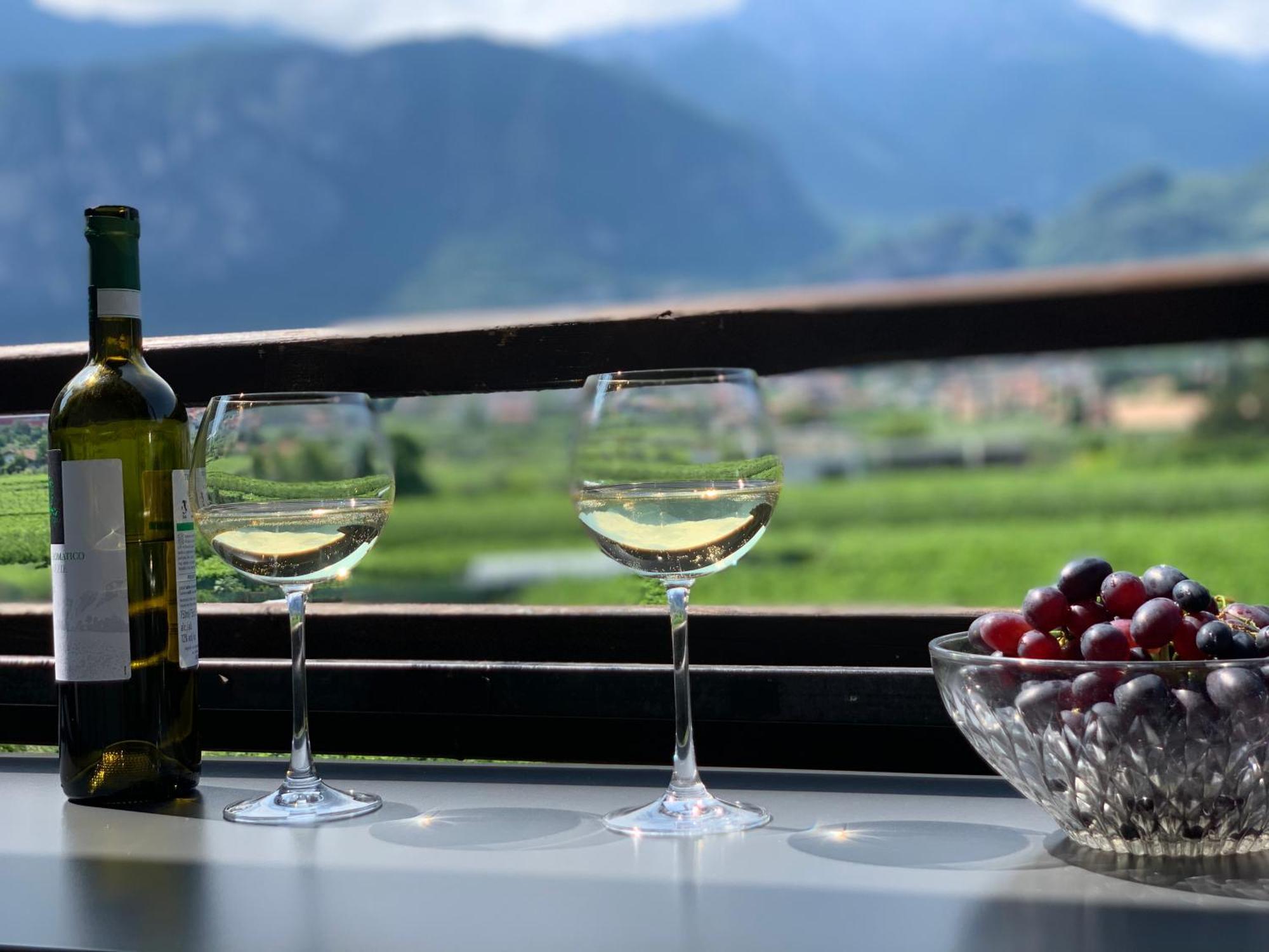 G-House Modernes Apartment Mit Tollem Ausblick Riva del Garda Luaran gambar